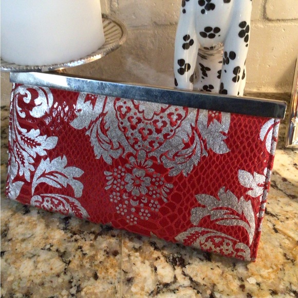 Red clutch - Picture 2 of 4